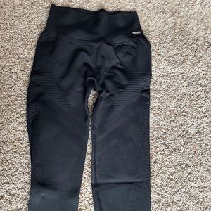 Black scrunch butt leggings